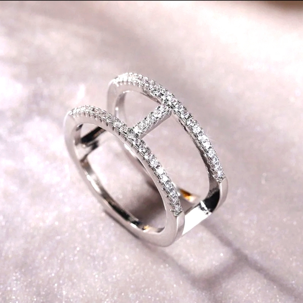 Woman's Silver 925 Polished Ring with Diamonds